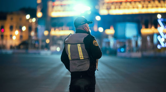 Verificarán el uso correcto del casco y chaleco reflectivo